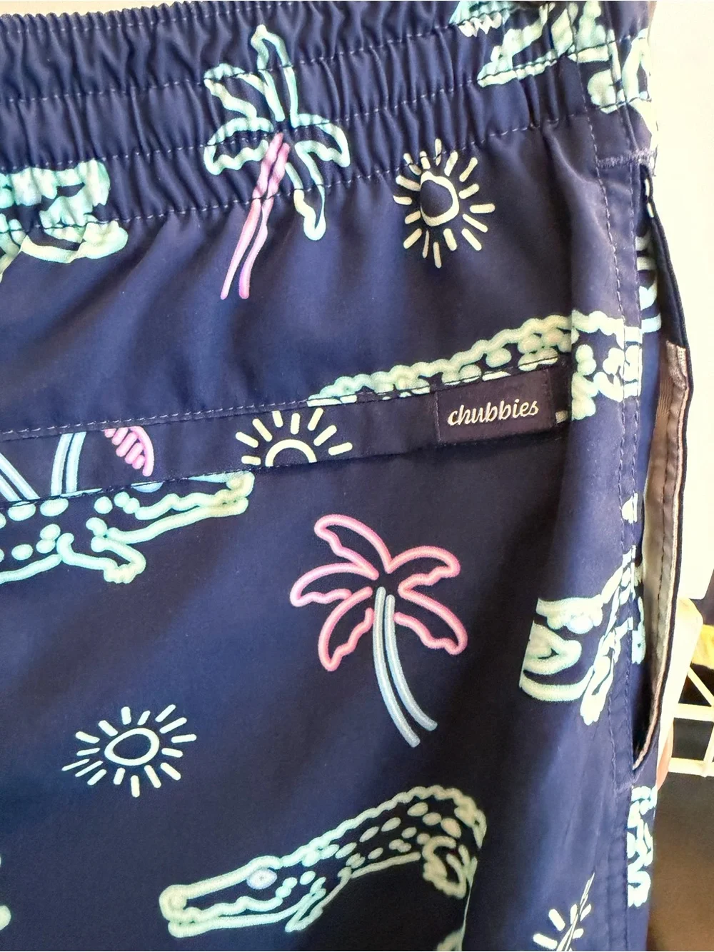 Chubbies Neon Glades swim trunks 7” size small
